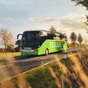 FlixBus wspiera Fundację Viva - Darczyńcy wspierający Vivę cyklicznie, otrzymują zniżki na podróże z Flixbusem. Szczegóły na www.pomagam.viva.org.pl