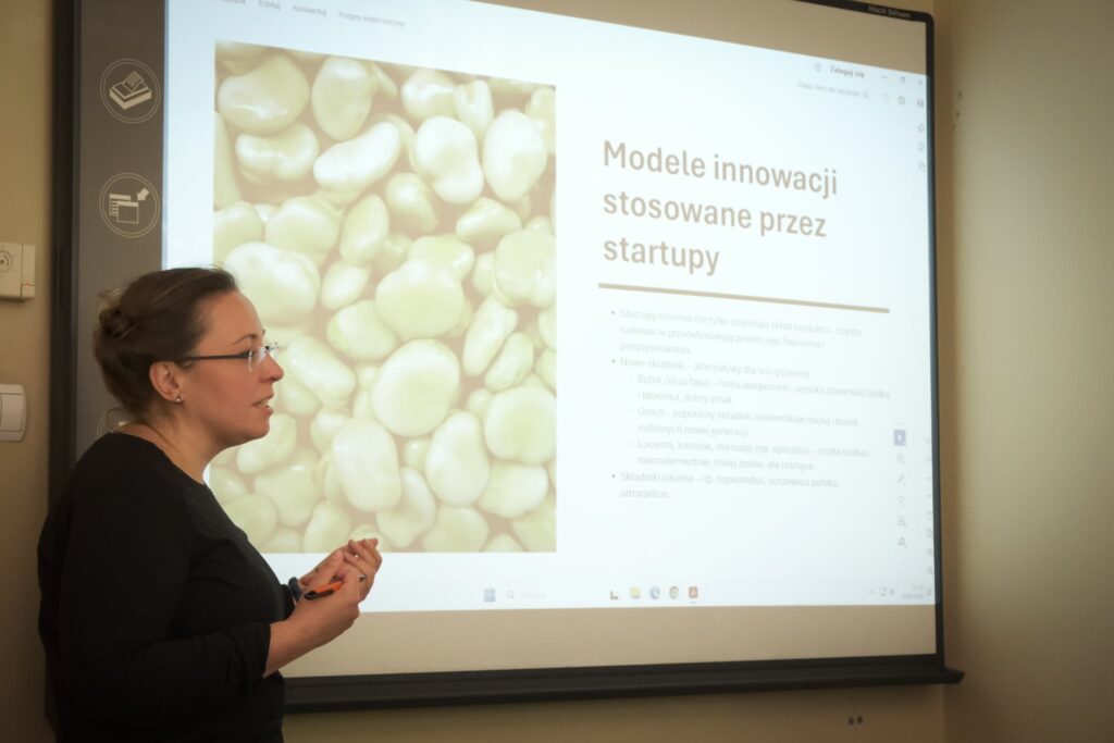 Podczas Dnia Wegańskiego na Warszawskim Uniwersytecie Medycznym dietetycy opowiadali o produkcji bezmięsnych produktów.