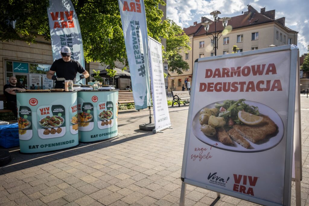 Darmowa degustacja od Vivera - serwowano bezmięsne dania.