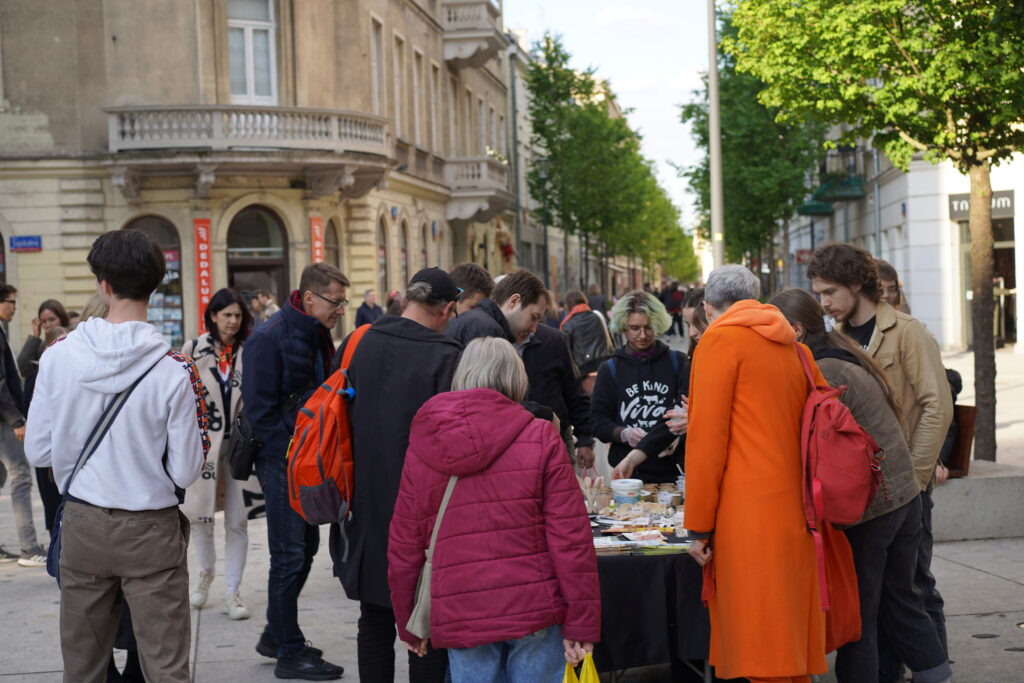 Roślinna degustacja na Placu Pięciu Rogów w w Warszawie.